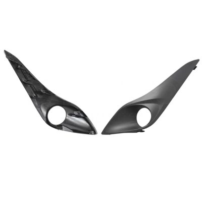 Rejilla izquierda con hoyo para faro aux de facia delantero (Sedan / hatchback)
