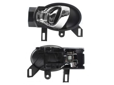 Manija interior delantero / trasero izquierda negra con cromo (V-drive 2020-2025 / march 2011-2020 / juke 2012-2017 / note 2014-2019)